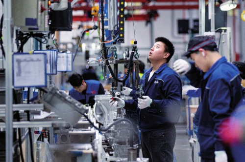 圖為浙江省嘉興市某智能制造企業生產車間一角。 中國經濟導報記者 苗 露/攝