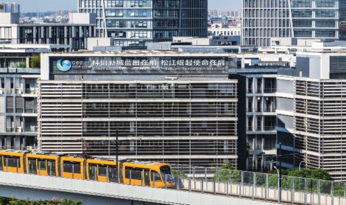松江現代有軌電車在城市間穿梭。陳海汶團隊/攝