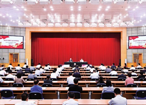 5月25日,國家發(fā)展改革委黨組舉辦主題教育讀書班第三講暨專家輔導(dǎo)報(bào)告會第二場。圖為報(bào)告會現(xiàn)場。本報(bào)記者高弘杰/攝