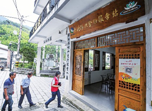 近年來,浙江省麗水市青田縣金融發展中心聯合各個金融機構優化配套鄉村振興金融服務,推出“惠民易貸”“農家樂貸”等金融產品,重點支持涉農龍頭企業及特色種養殖產業。新華社