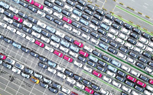 上海外高橋海通汽車碼頭等待裝船運往澳大利亞的上汽MG汽車。新華社
