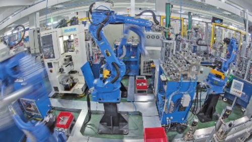 在浙江麗水經濟技術開發區企業里,智能化設備在數字化車間里大顯身手。麗水經開區/供圖