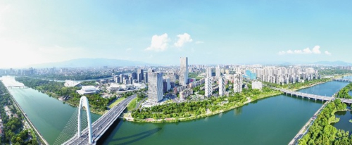 近年來,浙江省金華市金義新區(金東區)發展動能強勁,各產業“群星閃爍”且“串珠成鏈”,有“體量”更有“質量”。圖為產、城、人和諧共生,融合發展的金義新區一隅。陳煉鋼/攝